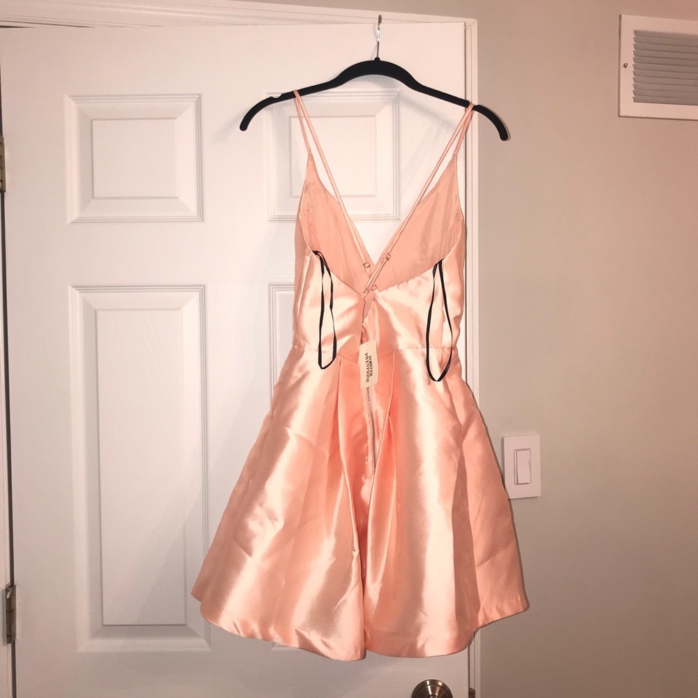 shiny pink dress - Picture 3 of 4